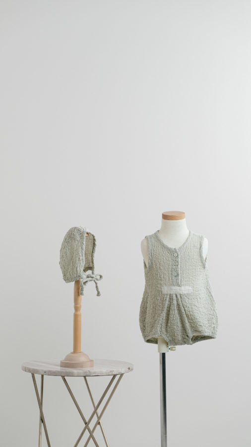 家族写真のレンタル衣装: lemonade / グレーロンパース