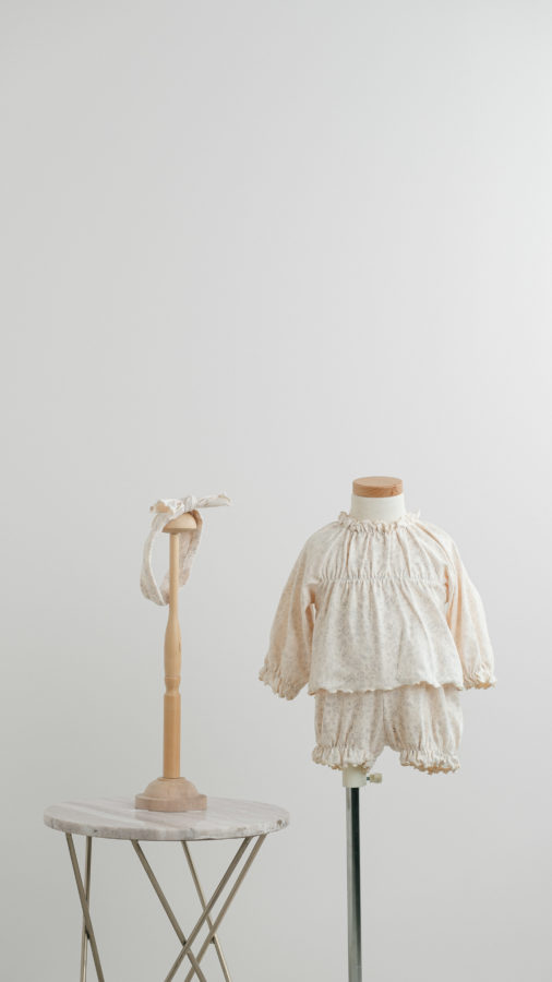 家族写真のレンタル衣装: marron /クリームセットアップ