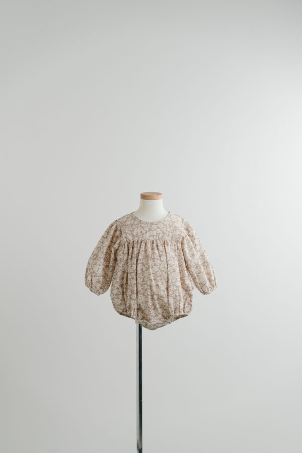 家族写真のレンタル衣装: marron /クリームトップス