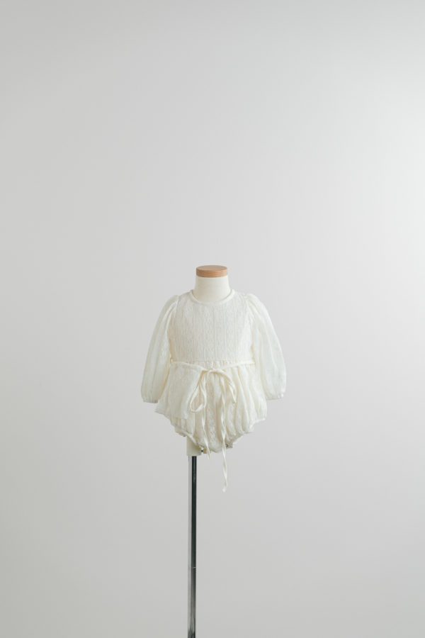 家族写真のレンタル衣装: marron /レースロンパース