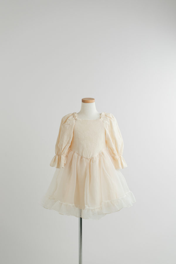 家族写真のレンタル衣装: monbebe / レースドレス